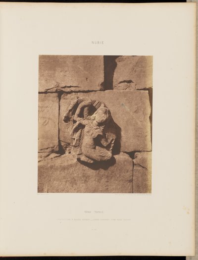 Tâfah (Taphis). Constructies met gebogen bases - Figuur van een gebeeldhouwde nis door Félix Teynard