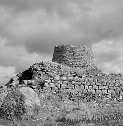 Nuraghe Santu Antine door Fosco Maraini