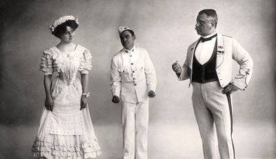 Florence Jameson, Reginald Switz en Alfred Clarke in een scène uit The Blue Moon, 20e eeuw door Foulsham and Banfield