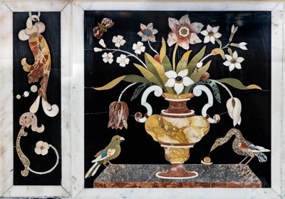 Het hoofdaltaar, uitgerust met twee tafels, bekroond door een grandioos marmeren tabernakel door Francesco Antonio Corbarelli
