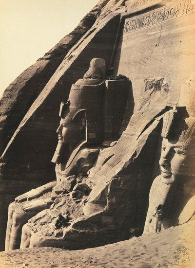 Egypte en Palestina: de kolossen van Ramses II aan de linkerkant van de gevel van de Grote Tempel van Abu Simbel, in Neder-Nubië, Egypte door Francis Frith