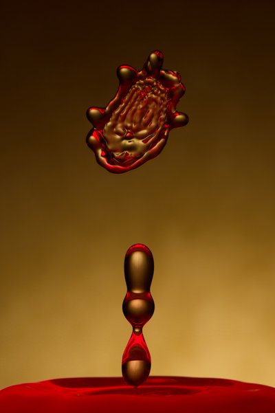 Dynamic Gold Red Splash door Francois Casanova