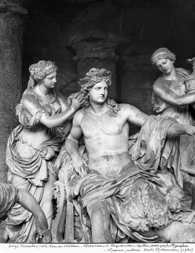 Apollo verzorgd door de nimfen in het bos van de Baden van Apollo (detail) door Francois Girardon