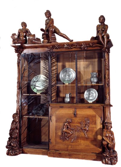 Meubilair: boekenkast van walnoot en smeedijzer gemaakt door Francois Hubert Carabin 1890. Parijs, Orsay Museum door Francois Rupert Carabin