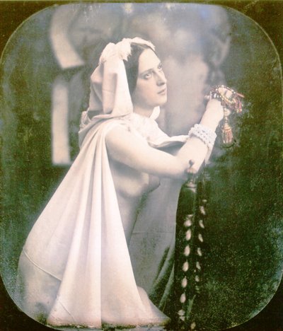 Een vrouw knielend op een stoel biddend, 1850 door French Photographer