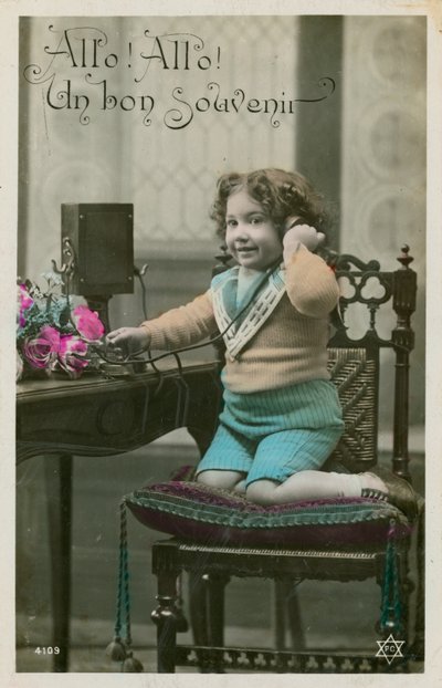 Kind aan de telefoon door French Photographer