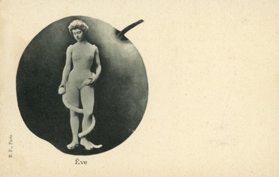 Eva met slang en appel (zw/w foto) door French Photographer