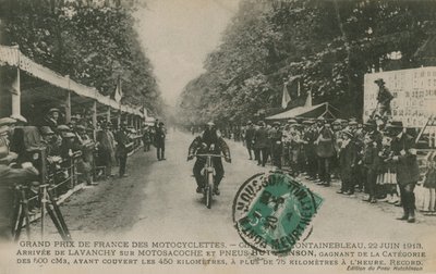 Franse motorfiets Grand Prix, Fontainebleau, 22 juni 1913. Lavanchy wint de 500 cc categorie op een Motosacoche met Hutchinson banden, voltooit de 450 kilometer lange koers met meer dan 75 kilometer per uur door French Photographer