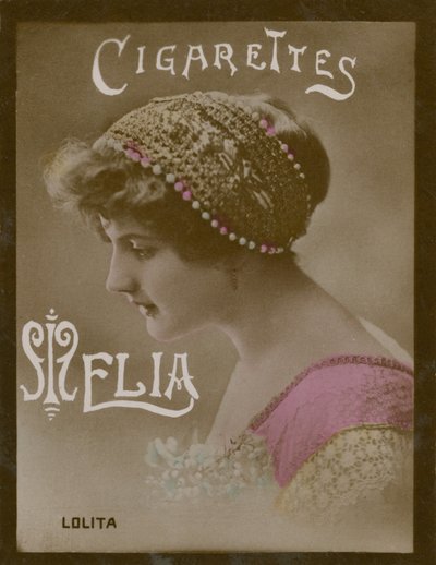 Lolita, meisje met hoed door French Photographer