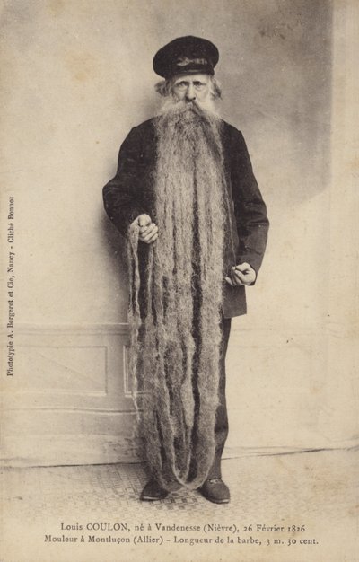 Man met extreem lange baard door French Photographer