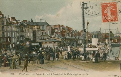 Parijse sneltrein aan de waterkant in Dieppe door French Photographer