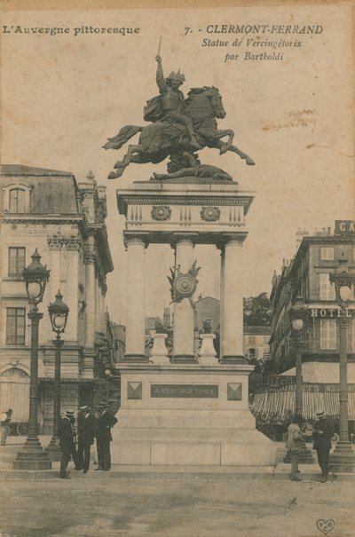 Pittoresk Auvergne - standbeeld van Vercingetorix door Bartholdi in Clermont-Ferrand door French Photographer