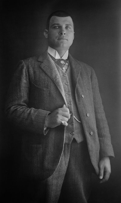 Portret van een man, regio Bourmont in Haute-Marne, circa 1880. Fotografie. Ducos Collectie. door French Photographer
