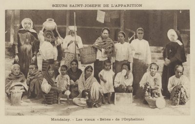 Bewoners van een weeshuis gerund door de Zusters van St. Joseph, Mandalay, Birma door French Photographer