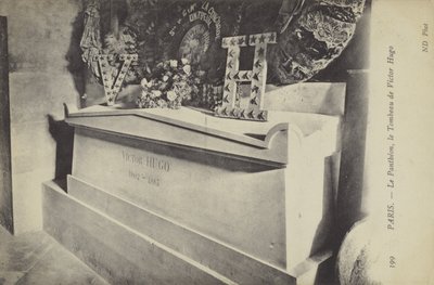 Het Pantheon, Parijs, Graf van Victor Hugo door French Photographer