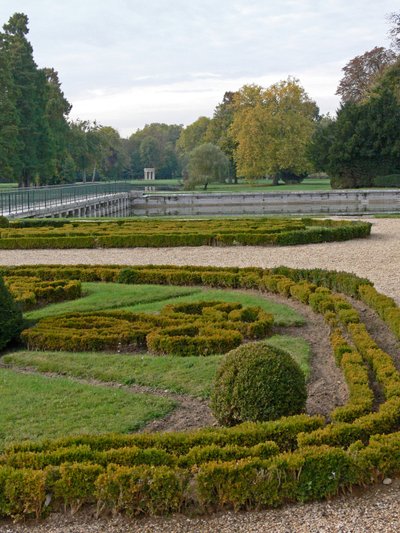 Een uitzicht op het Kasteel: de tuinen door French School