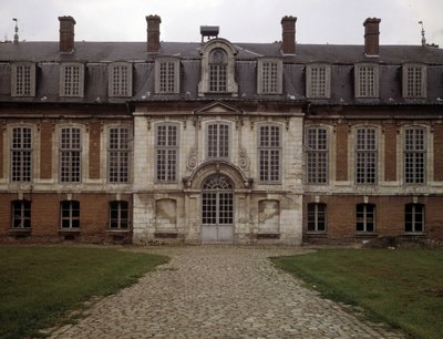 Barokarchitectuur: gevel van het Hotel des Rams (17e eeuw), Abbeville, Somme (80) door French School