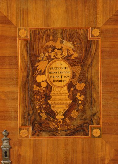 Buffetkast met revolutionair ontwerp, ingelegd detail van embleem en motto van Broederschap door French School