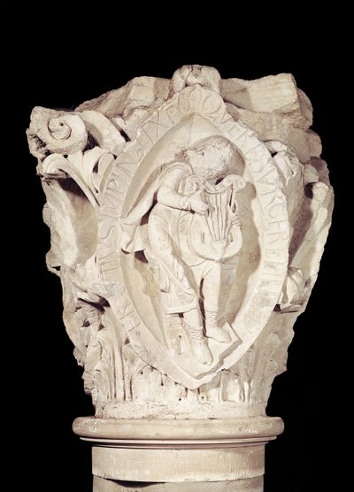 Kapiteel met de Derde Sleutel van het Gregoriaans met een luitspeler, c.1095 door French School