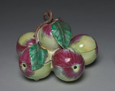 Gedekte Doos in de Vorm van Zes Appels, fabrikant Sceaux Fabriek, ca. 1760 door French School