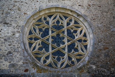 Afbeelding van het roosvenster aan de oostmuur van het zuidelijke transept door French School