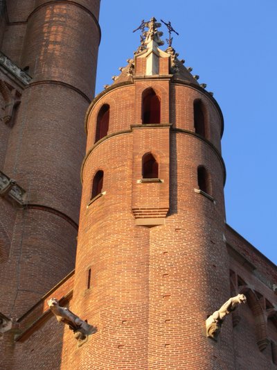 Afbeelding van de kleinere toren en de basis van de westelijke toren door French School