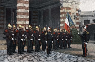 Brandweerlieden van Parijs. Saluut aan de vlag. in 