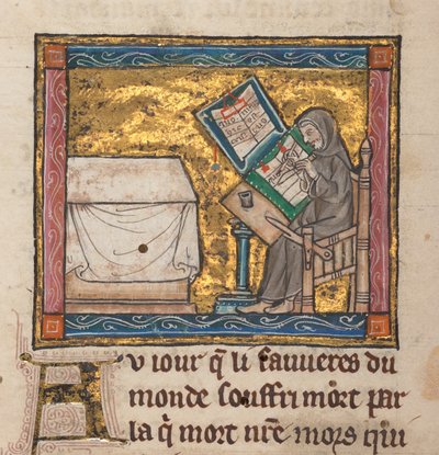 Kluizenaar schrijft aan een bureau, miniatuur uit "Estoire del Saint Graal, La Queste del Saint Graal, Morte Artu", c.1315-25 door French School