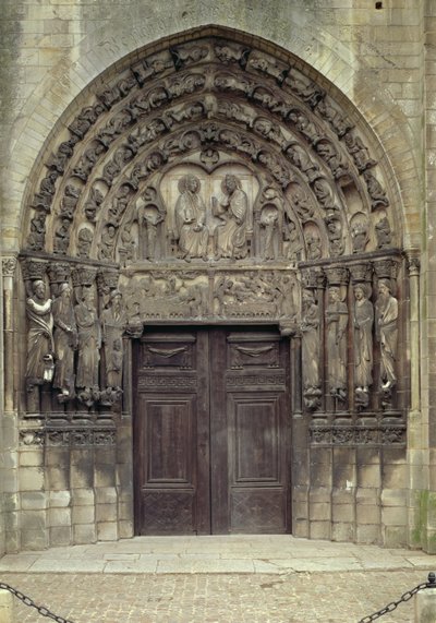 Portaal en omliggende sculpturen met bijbelse figuren en scènes inclusief de graflegging door French School