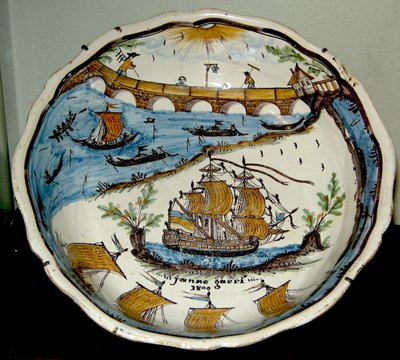 Saladeschaal met afbeelding van schepen op de Loire, Nevers, 1800 (keramiek) door French School