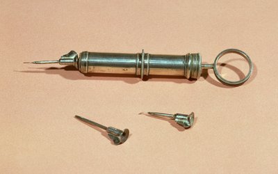 Spuit uitgevonden door Charles-Gabriel Pravaz (1791-1853) in 1853 met verschillende naalden door French School