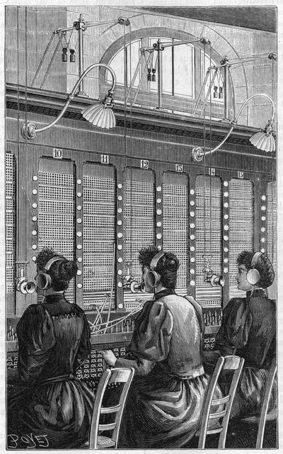 Telefoonkantoor (centrale téléphonique - standaard téléphonique) van de rue Gutenberg in Parijs in 1895. Meerdere tafelafdelingen van 240 abonnees bediend door 3 telefonistes. door French School