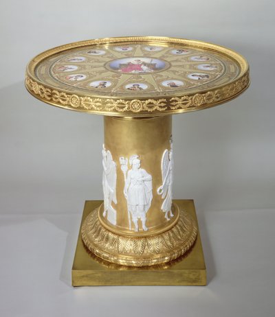 De Austerlitz-tafel, ingelegd met Sèvres-platen ter herdenking van Napoleons overwinning bij Austerlitz, 1808-10 (goud & porselein) door French School