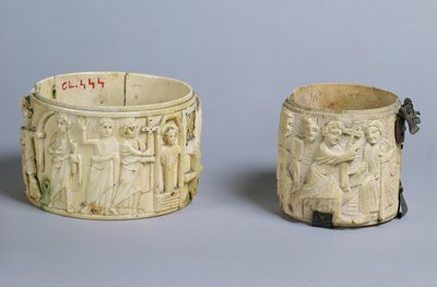 Twee pyx met reliëfs die de opstanding van Lazarus en Christus die een blindgeboren man geneest, 6e-7e eeuw door French School