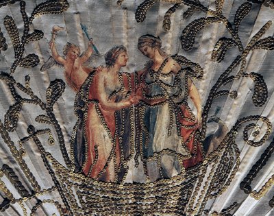 Venus en Juno, detail van zijden blad van waaier, borduurwerk en pailletten, zilver-gedamasceerd geperforeerd ivoren beschermstok door French School