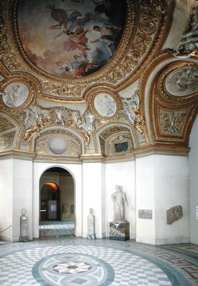 Uitzicht op de Mars Rotunda met stucfiguren door Michel Anguier (1612-86) door French School