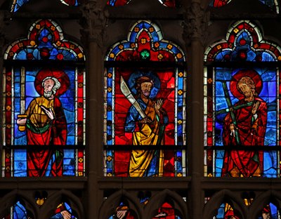 Raam met St. Matthias, St. Bartholomew en St. Andrew door French School