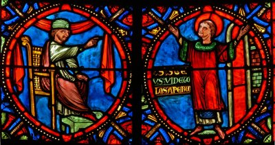 Raam w10 met de Hogepriester die St. Stefanus probeert te ontmoedigen om te prediken (modern) door French School