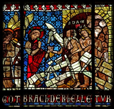Venster w14 met Christus, vergezeld door een engel, daalt neer in de hel, breekt de poorten en vindt Adam en Eva door French School
