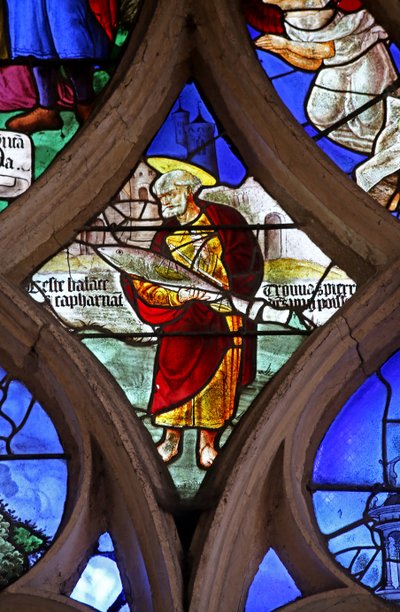 Raam w2 met St. Petrus draagt een vis - om Kafarnaüm binnen te gaan door French School