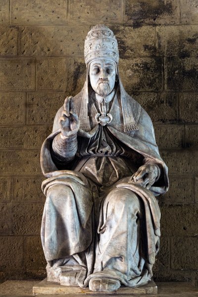 Standbeeld van paus Julius III door beeldhouwer Fulvio Signorini in het Chigi Saracini-paleis, Siena, provincie Siena, Toscane, Italië door Fulvio Signorini