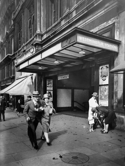 Ingang van Westminster metrostation, City of Westminster, Londen door George Davison Reid