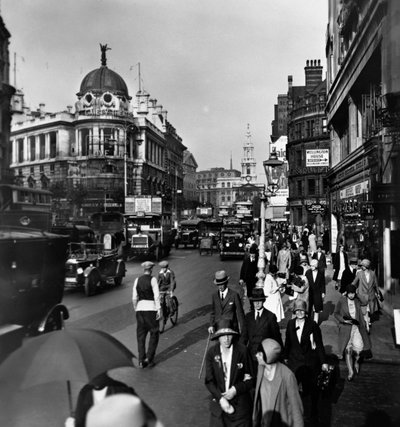 The Strand met het Gaiety Theatre links en St Clement Danes, Westminster, Londen door George Davison Reid