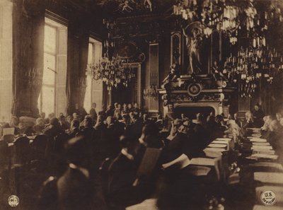 Amerika in de Eerste Wereldoorlog: Tolk vertaalt de toespraak van president Poincare in het Engels bij de opening van de Vredesconferentie door George Grantham   Bain News Service Bain