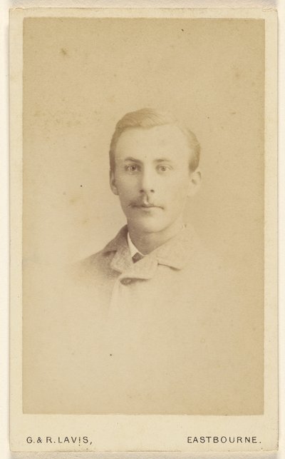 [Ongeïdentificeerde man met snor, in vignetstijl]. door George Lavis