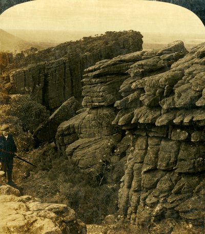 De rand van Wonderland, Grampians, Victoria, Australië, 1908 door George Rose