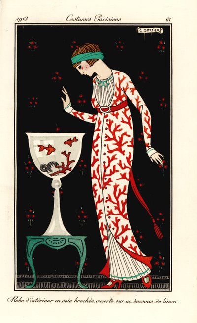 Vrouw in huisjurk van koraalprint zijde over een linnen onderrok. Aquarium met koraal en goudvissen door Georges Barbier