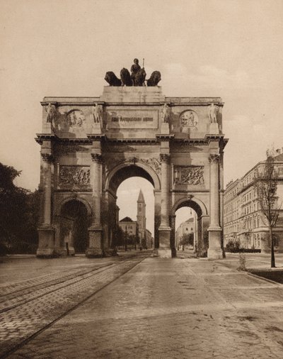 Munchen / München: Siegestor (z/w foto) door German Photographer