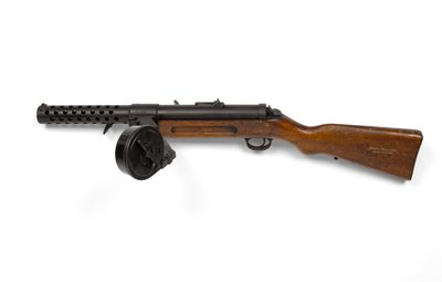 Bergmann 9 mm MP18-1 machinepistool door German School