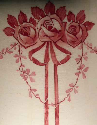 Toiletset met Jugendstil bloemendecoratie (detail) door German School